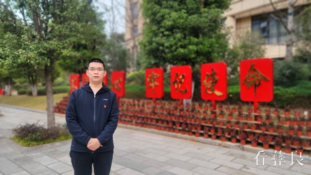 换李显兵，用这张图片.jpg